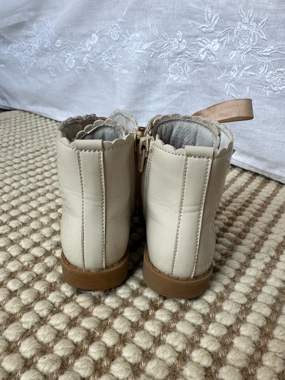 L’amour Josephine Scallop Boot Patent Cream size 7 (Toddler)